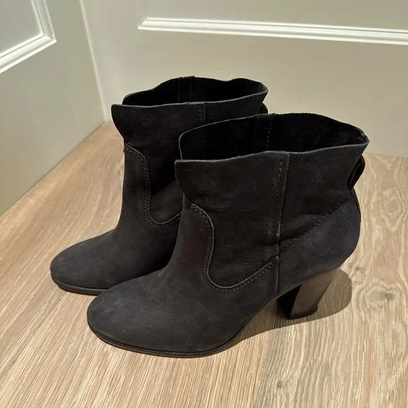 Vince Camuto Feina ankle bootie black suede - Picture 7 of 11